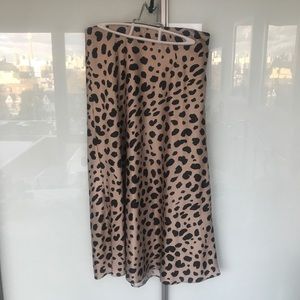 Leopard print silky skirt